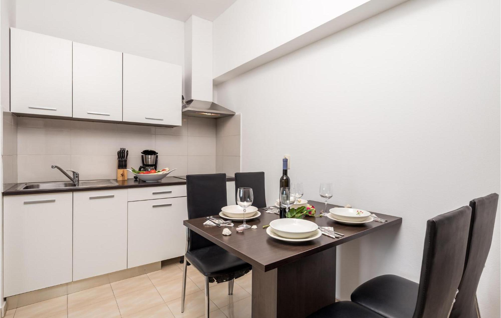 Stunning Apartment In Vrh Vrh  Eksteriør bilde