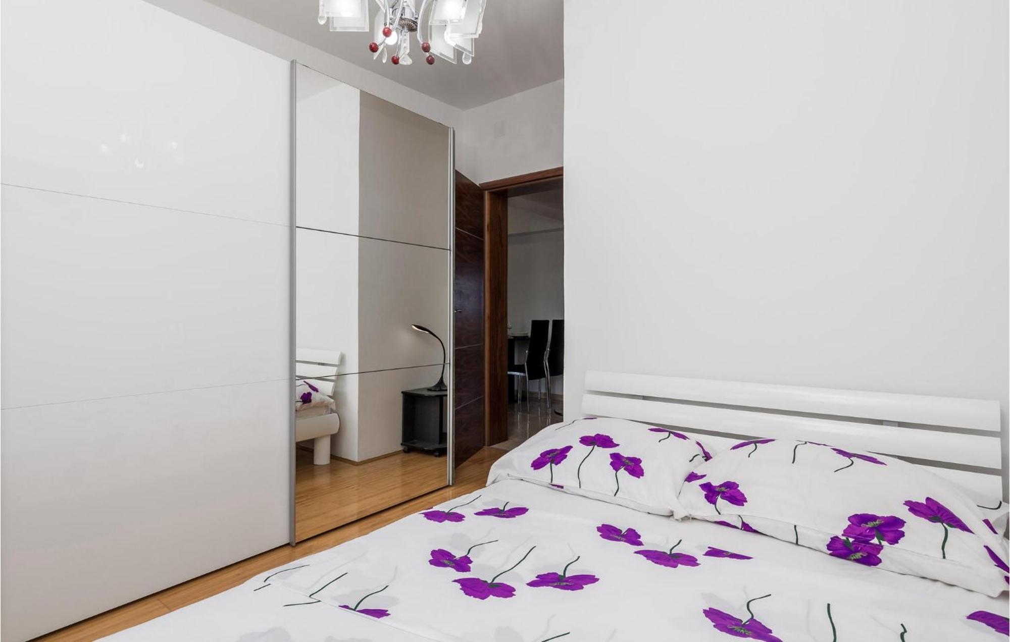 Stunning Apartment In Vrh Vrh  Eksteriør bilde